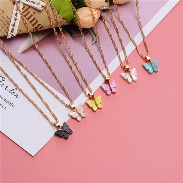 Cadena con Dije Mariposa - Nácar De Color