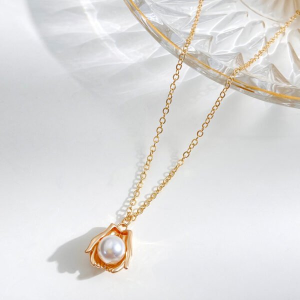 Cadena con Dije de Manos con Perla - Image 3