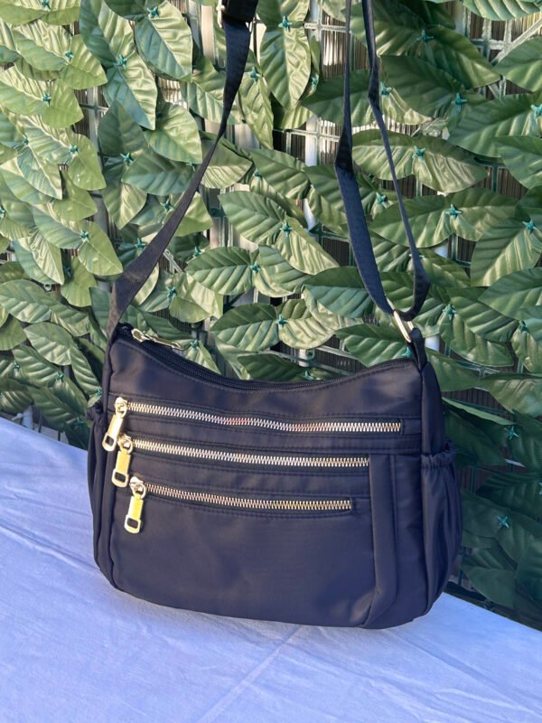 Morral Bolso con Reparticiones y Cierres Dorados
