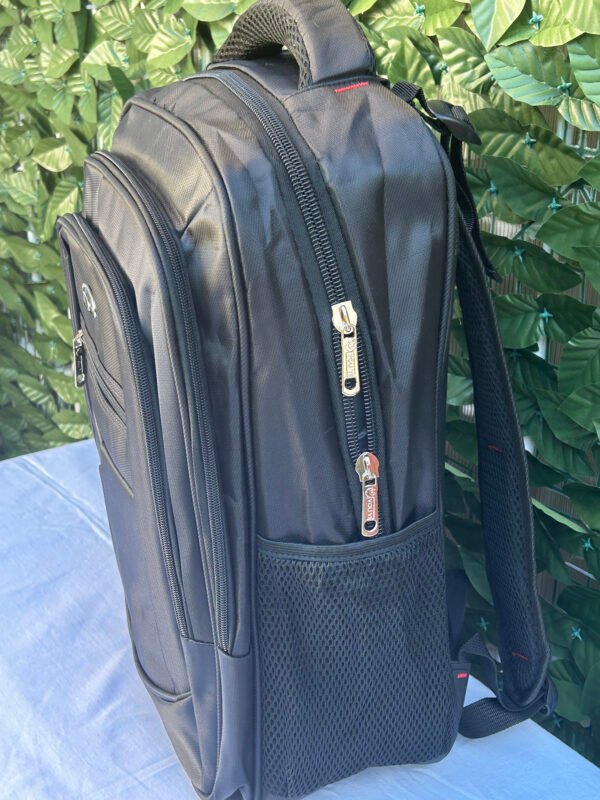 Mochila con Reparticiones Internas y Externas - Negro - Image 3