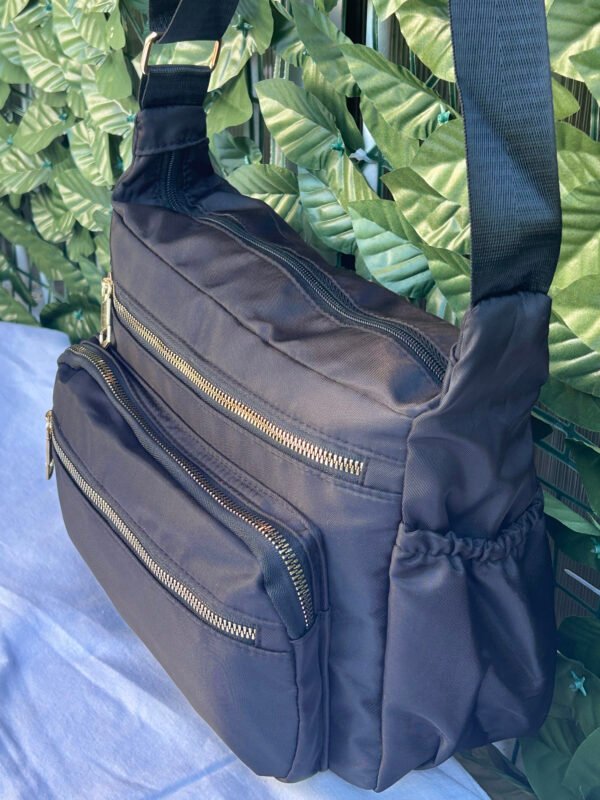 Morral Bolso 3 Cierres Dorados y Bolsillo Al Frente - Image 3