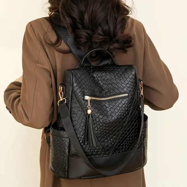 Nueva Mochila Piel Cocodrilo y Detalle Borla Marrón - D6811 - Image 2