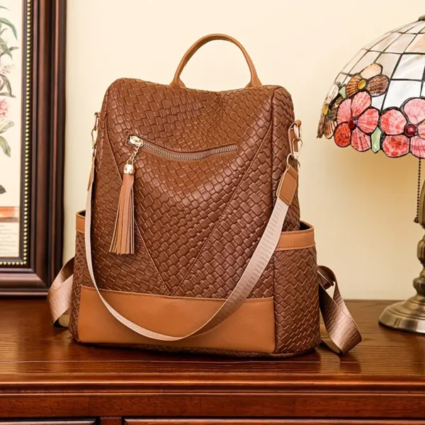 Nueva Mochila Piel Cocodrilo y Detalle Borla Marrón - D6811