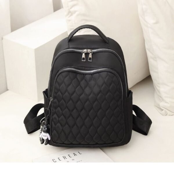 Nueva Mochila Oxford Bordado Rombo y Cierre con Muñeco - M2068 - Image 2